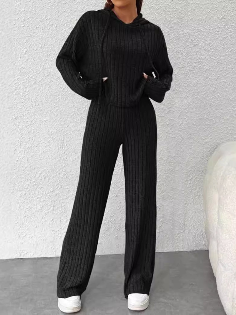 Completo oversize in maglia a righe con cappuccio e maniche lunghe