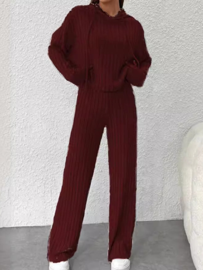 Completo oversize in maglia a righe con cappuccio e maniche lunghe