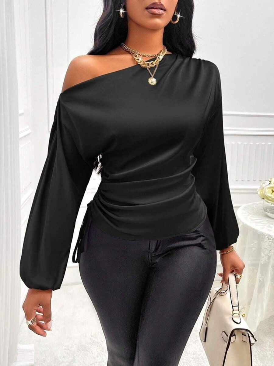 Blusa in raso a maniche lunghe con collo asimmetrico