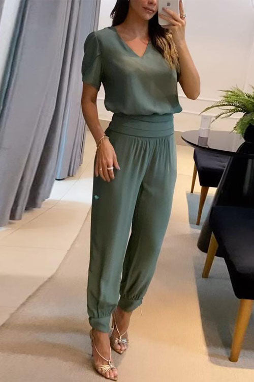 Completo casual con scollo a V