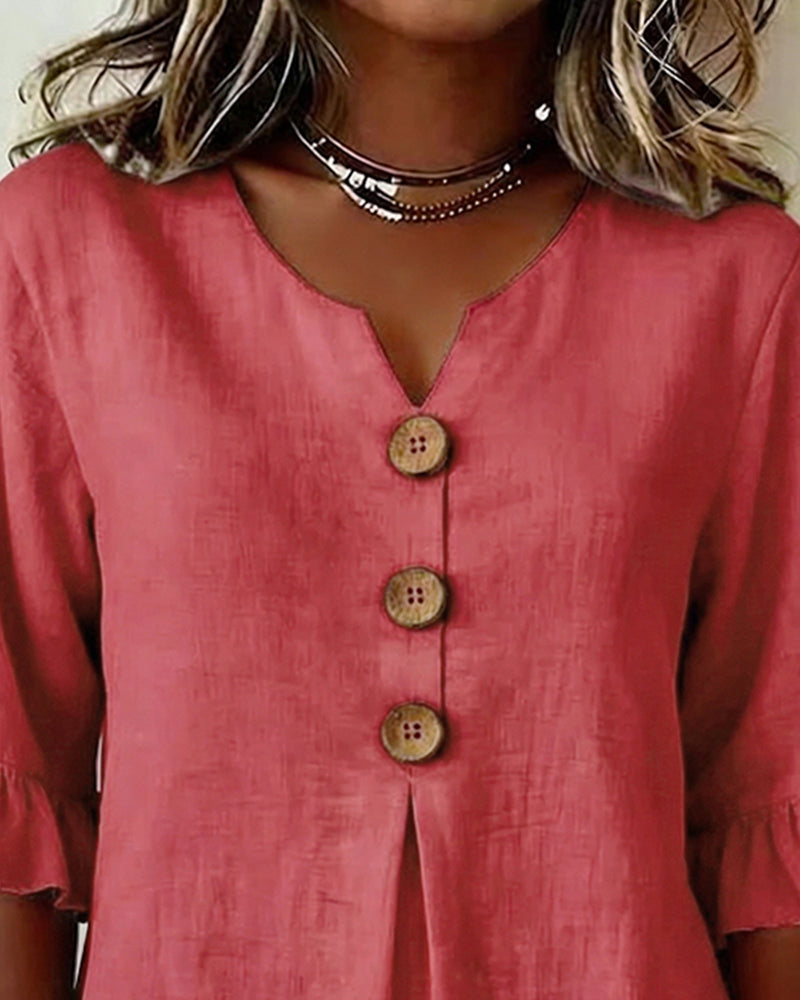 Blusa Sofia in cotone-lino liscio con bottoni effetto legno e volant