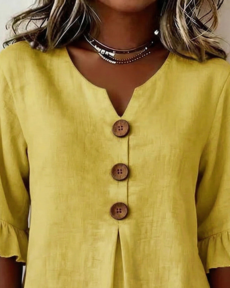 Blusa Sofia in cotone-lino liscio con bottoni effetto legno e volant