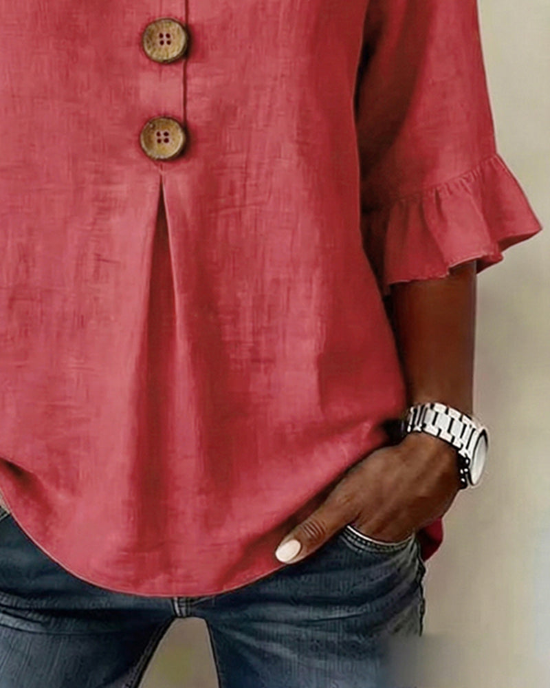 Blusa Sofia in cotone-lino liscio con bottoni effetto legno e volant