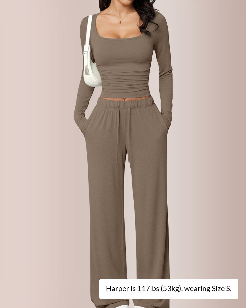 Completo con top corto e pantaloni a gamba larga