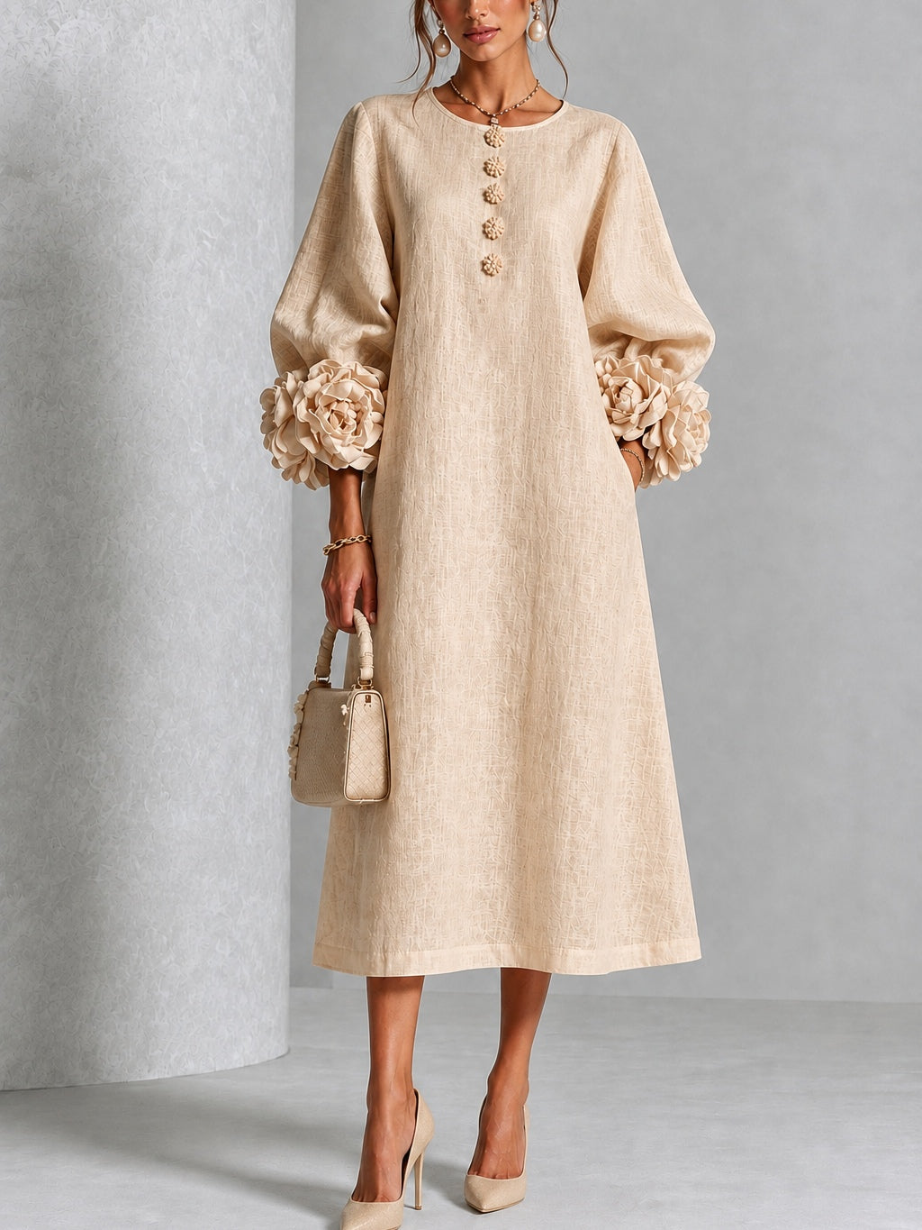 Abito midi beige con stampa floreale, bottoni e maniche con motivi floreali stravaganti