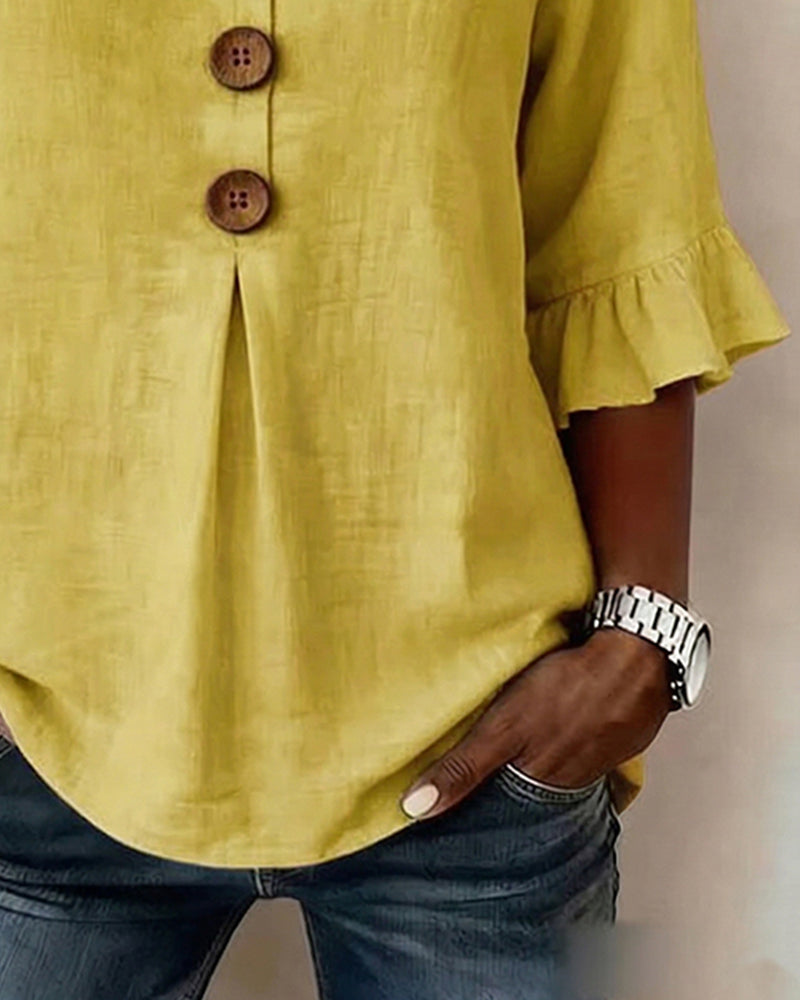 Blusa Sofia in cotone-lino liscio con bottoni effetto legno e volant